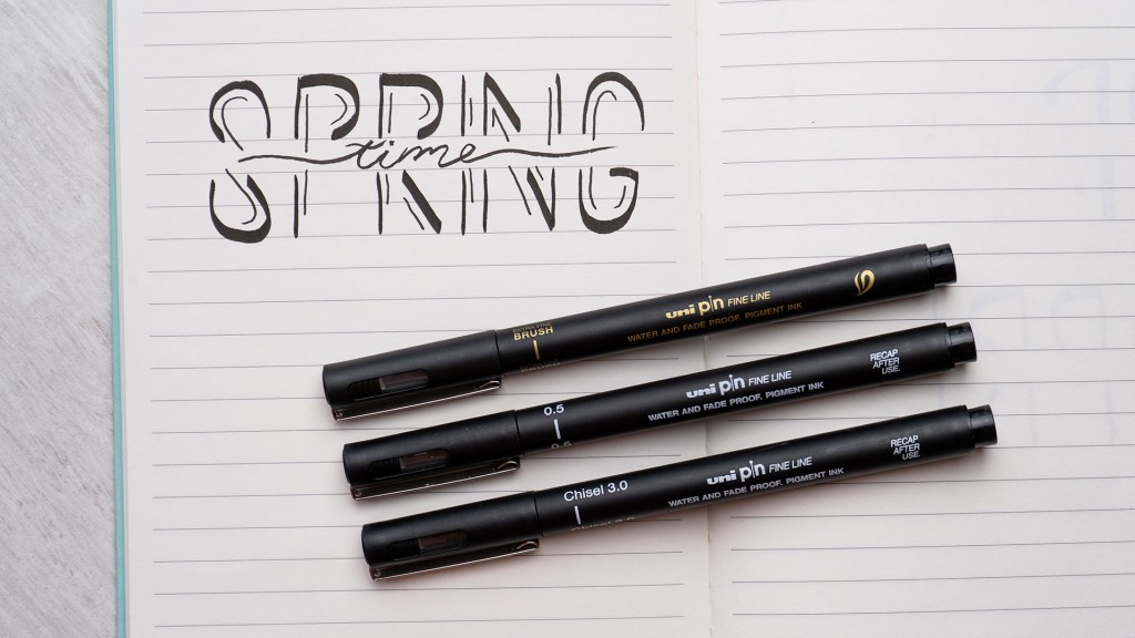 Créez un lettering avec les feutres Uni Pin