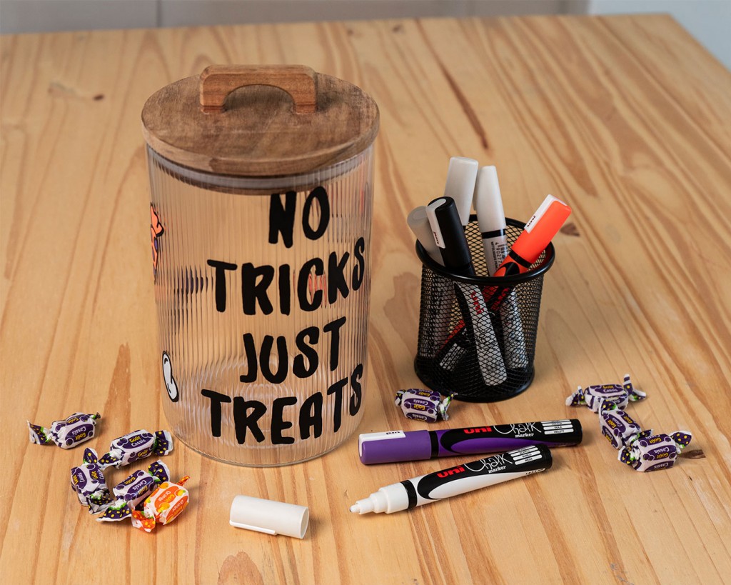 Customise ta bonbonnière pour Halloween avec les marqueurs CHALK