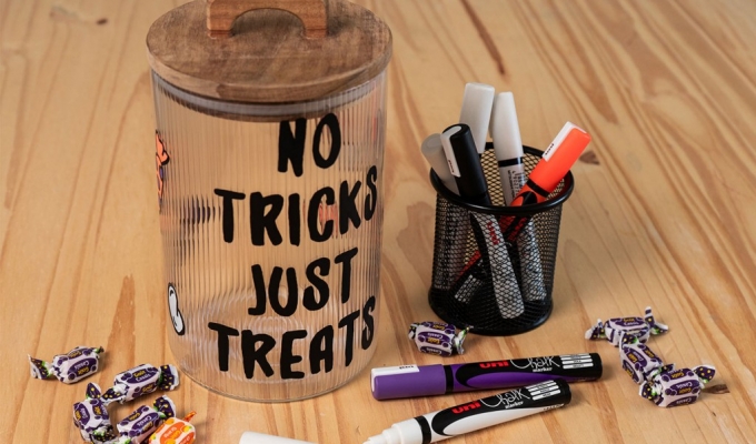 Customise ta bonbonnière pour Halloween avec les marqueurs CHALK