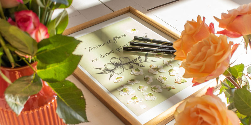 Poetic DIY tutorial: make your own frame with your favourite quotation, beautifully surrounded by spring flowers!